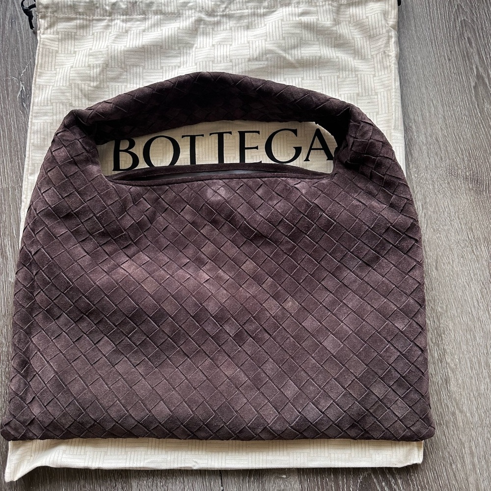 BRAND NEW Bottega Veneta Small Hop Shoulder Bag in brown suede. Never worn!!